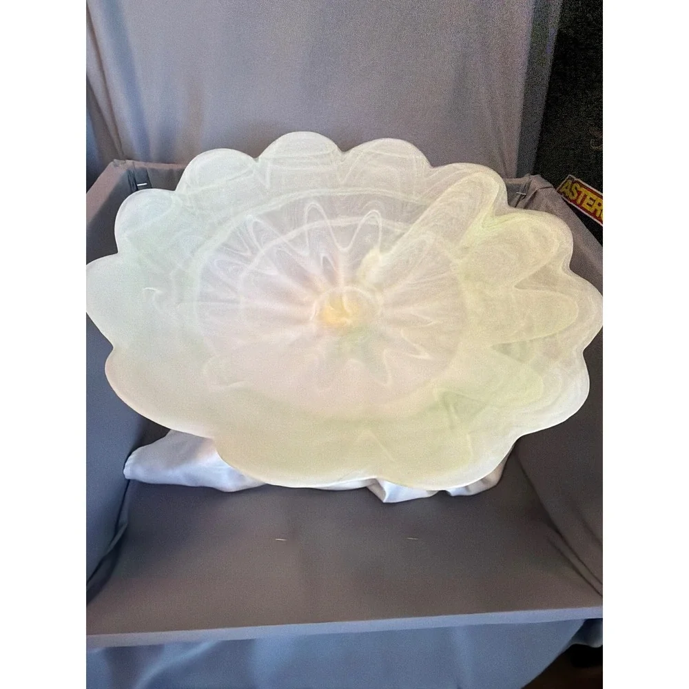 La Meridiana Elephant Base Centerpiece Bowl Frosted Green Scalloped Art Glass